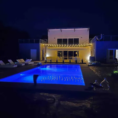 Californie Avec Piscine Pres Du Circuit Des 24h * Changé